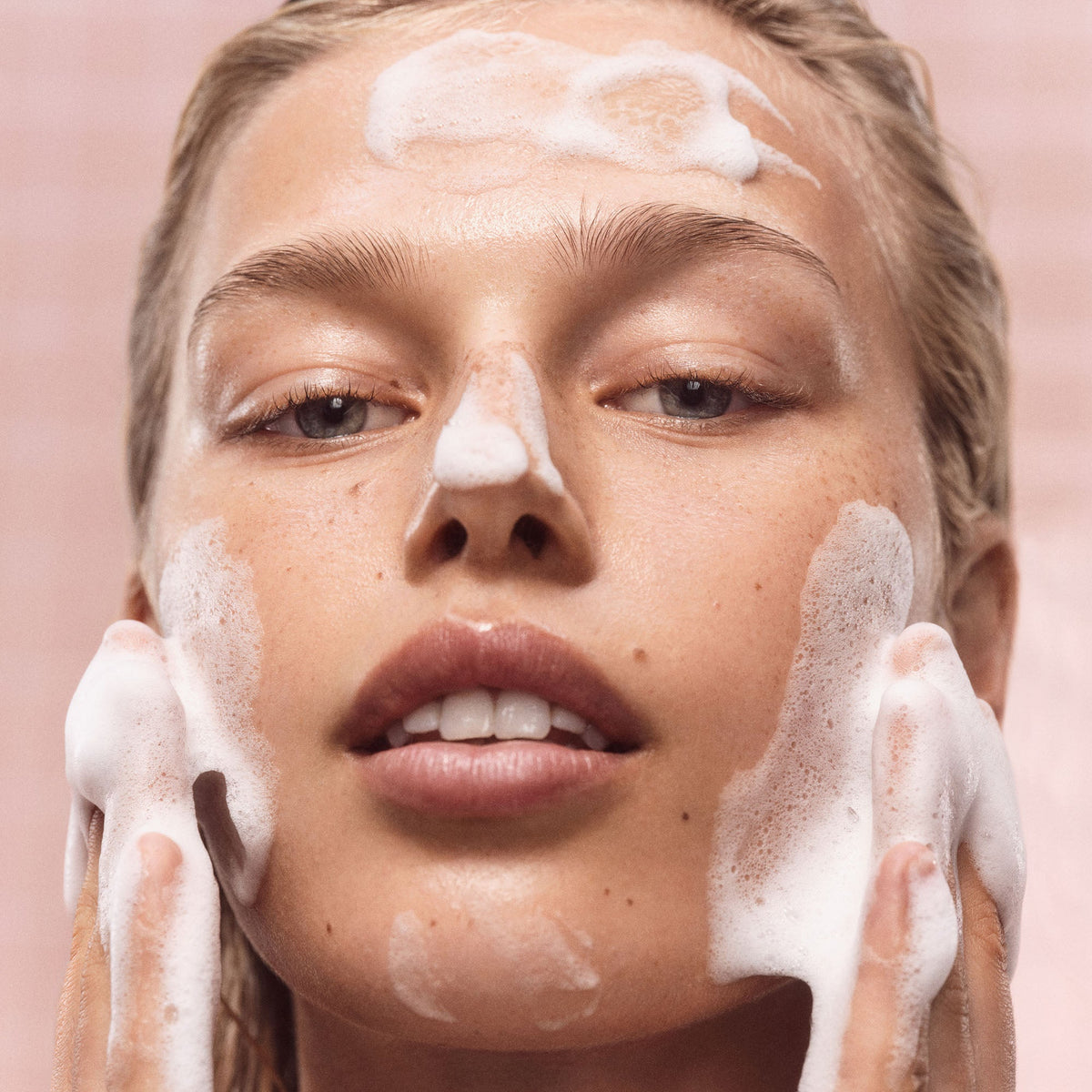 pink-dewtm-gel-cleanser-q8 Pinnk-Dew-4.jpg