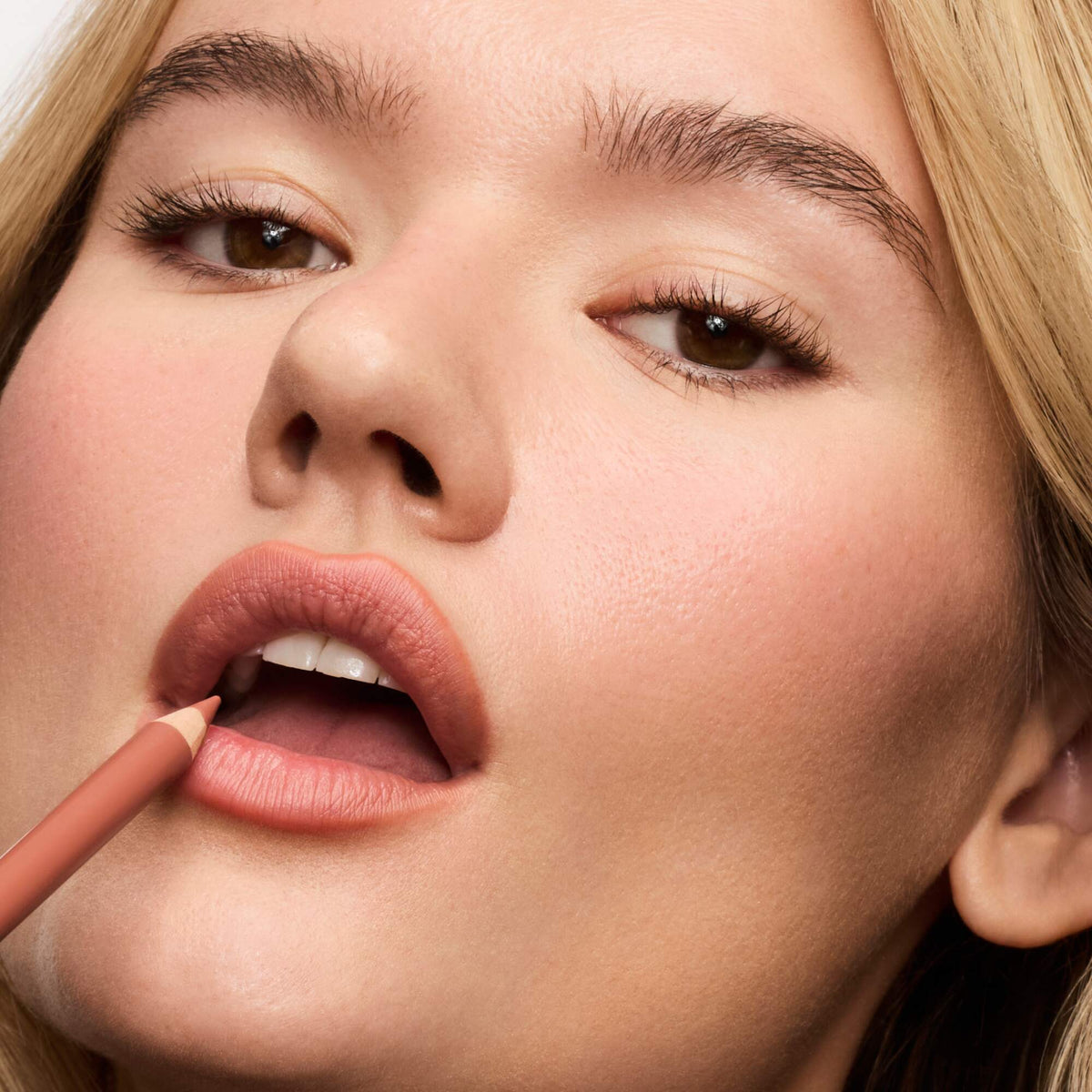 softline-lip-liner-latte-n2 SoftlineLipLiner_Latte_8.jpg
